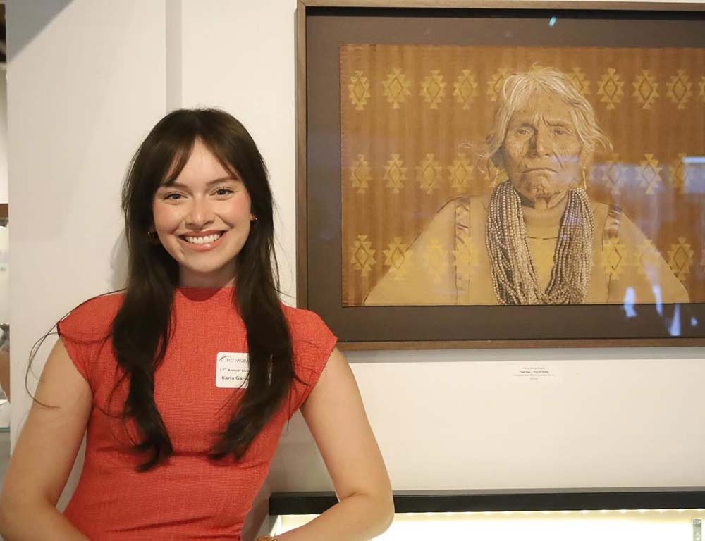 Karla with her piece, Flor de Nube